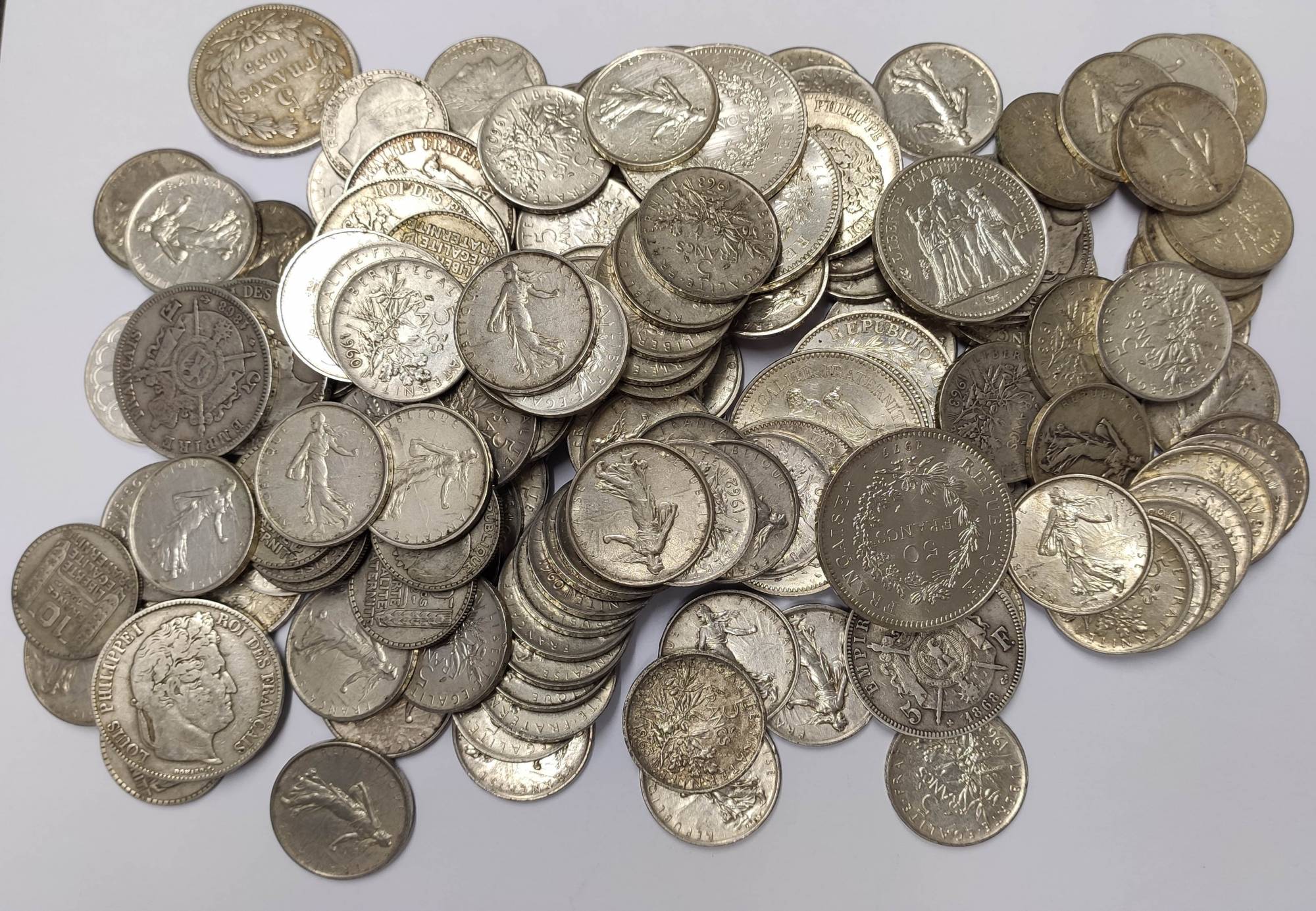 Tas de pièces en argent - 5 Francs Ecu; 5 Francs Semeuse; 10 et 20 Francs Turin; 10 et 50 Francs Hercule
